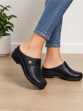 Clarks Collection Clogs Women US 10 Black Comfort Slip On Leather Mule